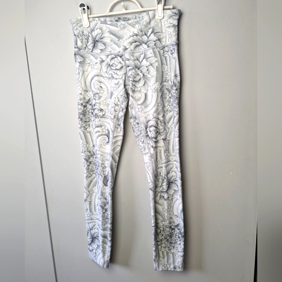 Lululemon Wunder Under Low-Rise Tight Legging Floral Pattern Size 6 - Picture 6 of 14